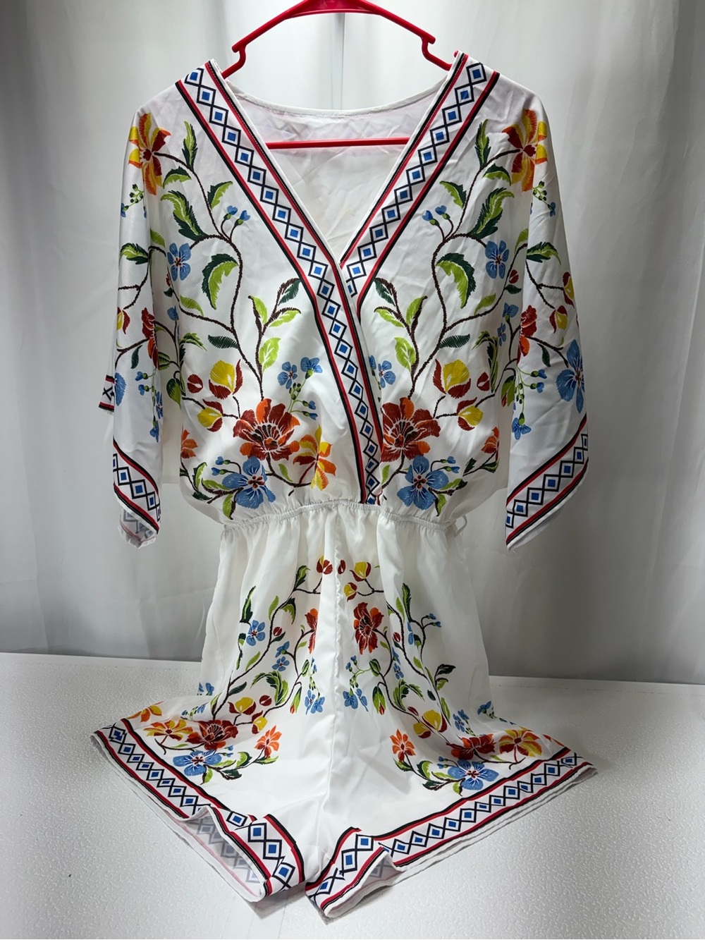 Cupshe White Floral Embroidered V‑Neck Romper with Multicolor Blooms 4392